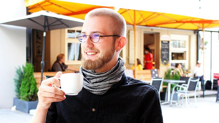 Ulf Wunderlich im Café M, das bei ihm gleich um die Ecke liegt.Foto: Ulrike Nauer