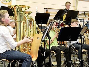 Die Kinder und Jugendlichen beherrschen ihre Instrumente auf magische Art uind Weise.  Foto: Richard Sänger