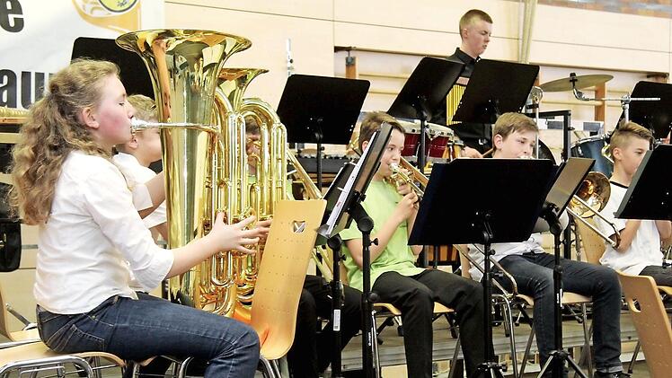Die Kinder und Jugendlichen beherrschen ihre Instrumente auf magische Art uind Weise.  Foto: Richard Sänger