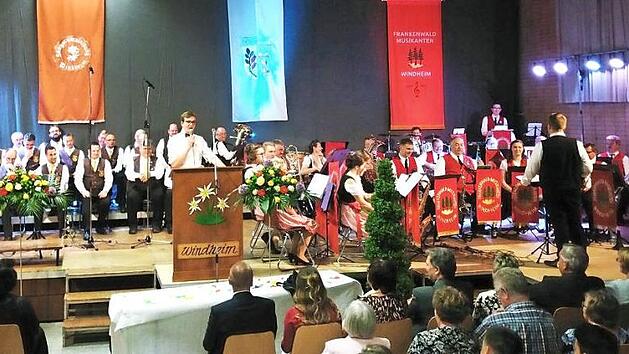 Das Pfingstkonzert bringt die Windheimer S&auml;nger und Musiker seit vielen Jahren gemeinsam auf die B&uuml;hne. Foto: Archiv