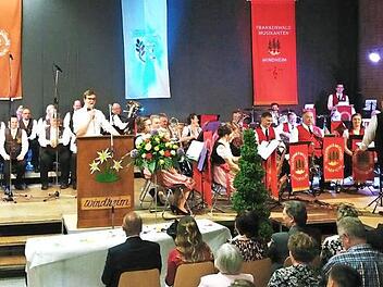 Das Pfingstkonzert bringt die Windheimer Sänger und Musiker seit vielen Jahren gemeinsam auf die Bühne. Foto: Archiv