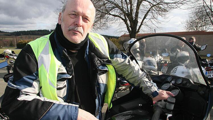 Max Pingart aus Kulmbach ist in Mainleus zur Sternfahrt dazugestoßen. "Ich finde, es gehört dazu, einmal im Jahr einen Motorradgottesdienst zu besuchen", sagt er.