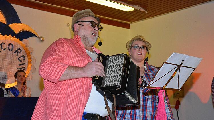 Gerd-Peter Schmidt und seine Tochter Julia in der Gruppe "Fläschmob" aus Allertshausen