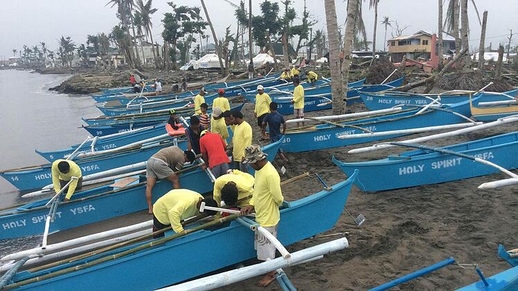Zahlreiche Boote wurden in den philippinischen Unwettergebieten für den notwendigen Lebensunterhalt zur Verfügung gestellt. Fotos: privat