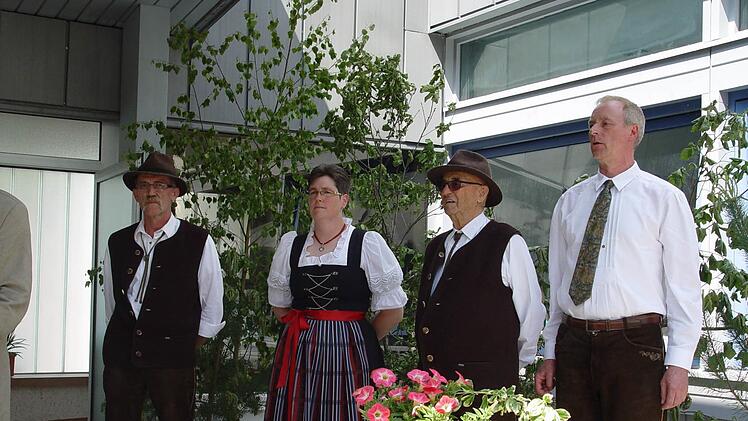 Ausgezeichnet wurden (von links) Karl Heinz Jäger, Dagmar Wengel, Gründungsmitglied Ernst Wald und Andreas Hochrein. Foto: Kempe-Wolf