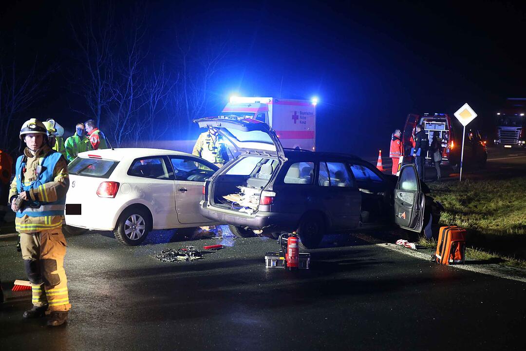 Oberfranken: Schwerverletze nach Frontalcrash an Autobahnauffahrt