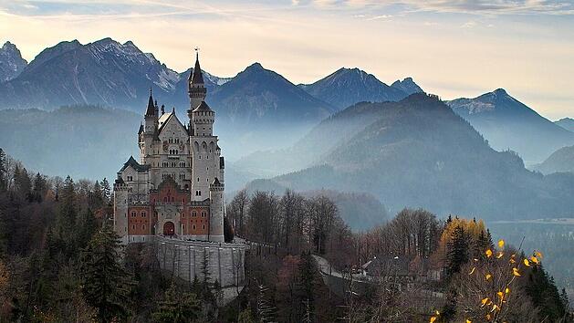 Schloss Neuschwanstein ist Deutschlands ber&uuml;hmtestes Schloss.