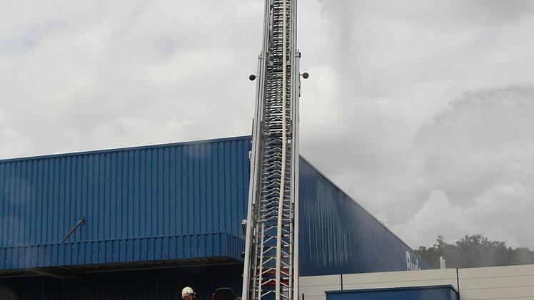 Brandbekämpfung mit der Drehleiter