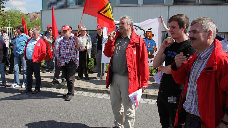 Jürgen Hennemann und Matthias Gebhardt nahmen Stefan Goldschmidt, den Jugendvertreter, in die Mitte.