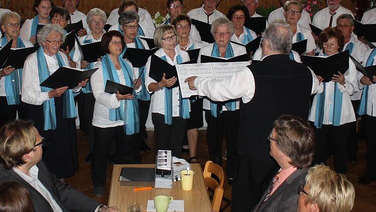 Der Gesangverein Lonnerstadt war heuer der Gastgeber der Sommerserenade. Foto: Sonja Werner
