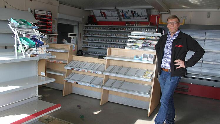 Robert Raimund ist zuversichtlich, dass ihm die Umgestaltung und Vergrößerung des Shops gelingen wird. Außerdem will er auf dem Tankstellengelände eine Waschstraße installieren. Fotos: Sonja Adam