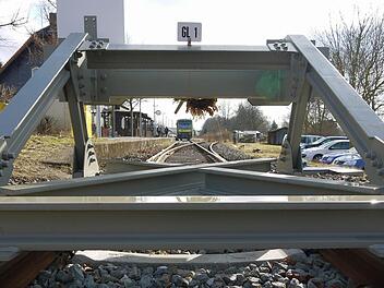 Endstation Bad Rodach. Wenn es nach zahlreichen Politikern aus der Region geht, soll  damit bald Schluss sein - falls der Lückenschluss für die Werrabahn über Hildburghausen erfolgt. Foto: Berthold Köhler