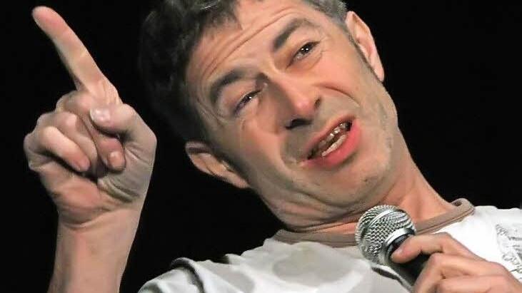 "Deutscher Humor ist wie englischer Handball! Gibt's net", behauptet Rolf Miller.  Fotos: Josef Hofbauer