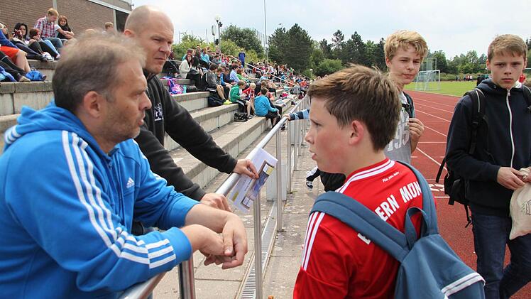 Ralf Marlok (links) - hier zusammen mit seinem Sohn Jan - hofft, dass sein Rekord von 11,2 Sekunden gebrochen wird.