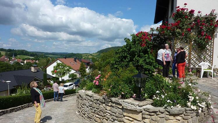 Steilhanglagen mit fantastischen Ausblicken prägen die Fischbacher "Sonnenleite".  Fotos: Gerd Fleischmann
