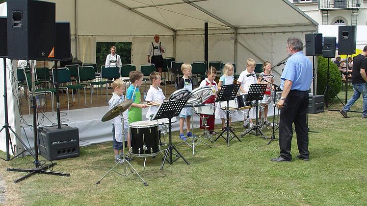 Die "Kleinen" der Percussionsgruppe von Csaba Beke. Foto: Brigitta Kempe-Wolf