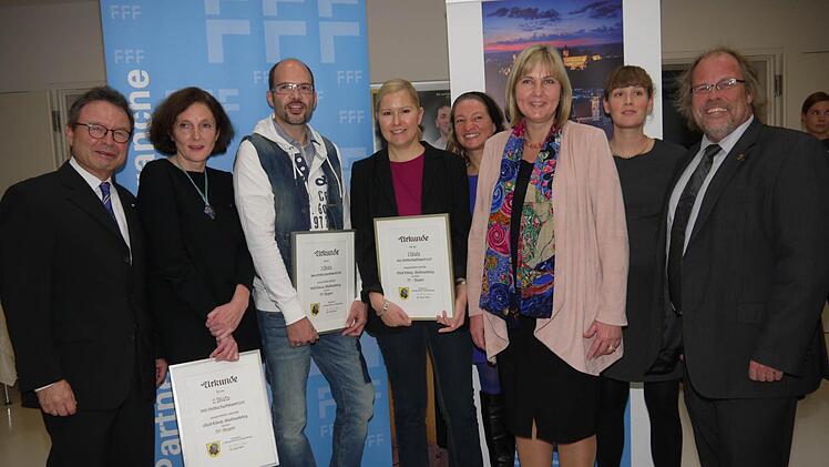 Nach der Verleihung des Coburger Drehbuchpreises (von links): Klaus Schaefer, Susanne Finkens (zweiter Preis), Tilman Braun (dritter Preis), Isabell Serauky, Claudia Gladziejewski, Birgit Weber, Lisa Giehl (Jurymitglied) und Michael Böhm. Foto: Berthold Köhler