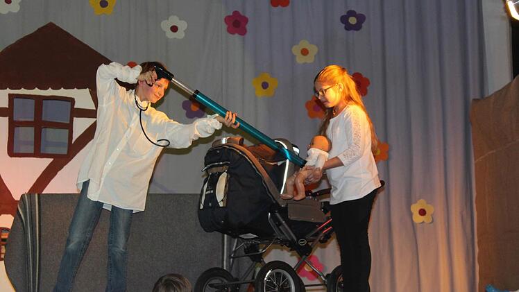 Dr. Eisenbarth und seine eigenartigen Behandlungsmethoden Foto: Manja von Nida