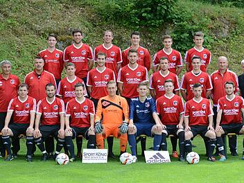 So geht der FC Fuchsstadt in die Landesliga-Saison: (hinten, von links) Fabian Tretter, Florian Thurn, Andreas Graup, Sandro Kränzlein, Julian Volpert, Dominik Halbig (Mitte, von links) Betreuer Dieter Schaupp, Torwarttrainer Georg Hof, Philipp Baldauf, Marcel Plehn, Johannes Feser, Philipp Pfeuffer, Lukas Lieb, Trainer Martin Halbig, Sportvorstand Horst Geier sowie (vorne, von links) Philipp Halbritter, Niko Wolf, Simon Bolz, Sven Eyrich, Simon Finke, Maximilian Seit, Julian Schaupp und Hara...