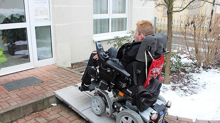 Mobile Rampen, wie hier auf dem Bild, wären schon eine weitere wichtige Hilfe. Foto: K. Scharf