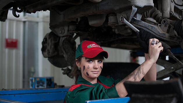 Die Service-Wartung des Fahrzeuges ist in der Regel alle zwei Jahre fällig.