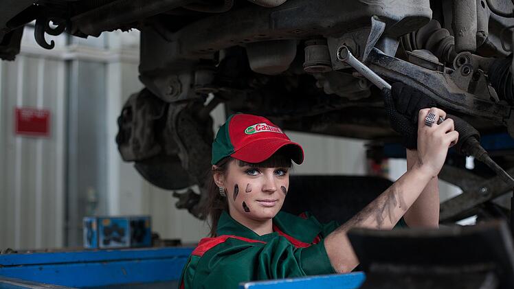 Die Service-Wartung des Fahrzeuges ist in der Regel alle zwei Jahre fällig.