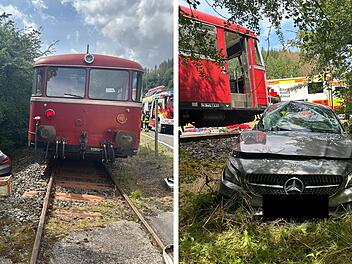 Unfall bei Steinwiesen: Zug erfasst Auto und schleudert es von Gleisen