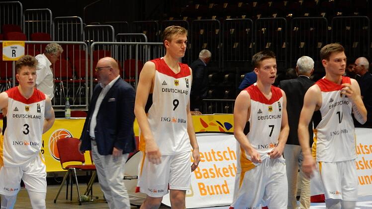 Frust pur - die U20-Nationalspieler (von links) Bennet Hundt, Richard Freudenberg, Nils Haßfurther und Ferdinand Zylka  nach der Halbfinalniederlage gegen Kroatien. Foto: Udo Schilling