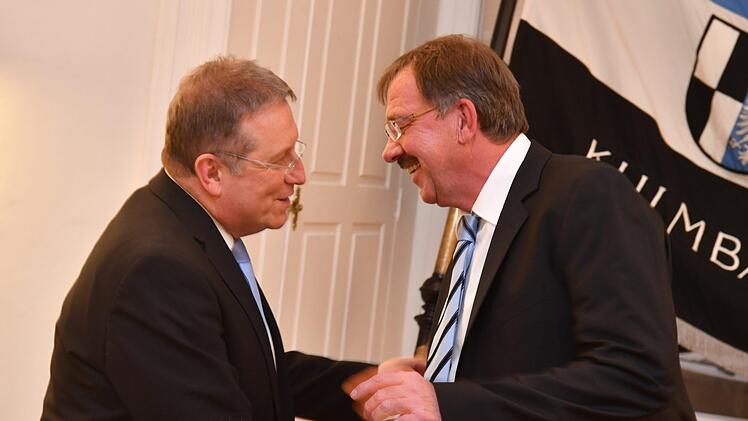 Der frühere Zweite Bürgermeister Stefan Schaffranek (rechts) hielt die Laudatio auf seinen Freund Henry Schramm.Ronald Rinklef