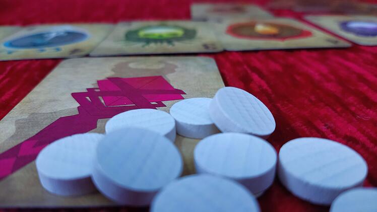 Spiele-Test Gegensatz: Rezension des Micro-Kartenspiels
