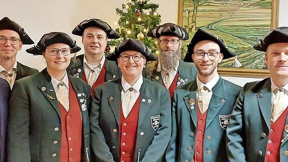 Unser Bild zeigt (von links): Dominik Sitter (NBMB), Sascha Pfrang (Dirigent), Vanessa Lang, Benjamin Schramm, Caroline K&ouml;th, Michael Hartmann, Maurice B&uuml;hner und Vorsitzenden Stephan Metz.