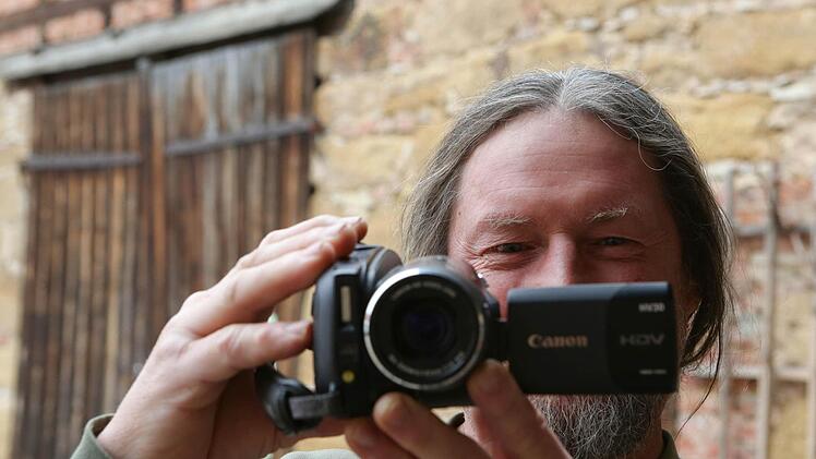 ...Edwin Pachali, der auf die kleinen Dinge des Lebens steht. Und seine Kamera. Foto: Barbara Herbst