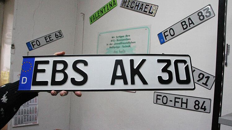 "Das wäre natürlich gut, dass alle früheren Bewohner des Altlandkreises Ebermannstadt wieder ihr altes Nummernschild bekommen könnten", sagt Ludwig Brütting aus - na klar - Ebermannstadt.