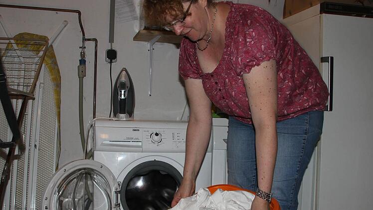 Kerstin Rentsch geht das Wasser für die Waschmaschine aus. Foto: Veronika Schadeck