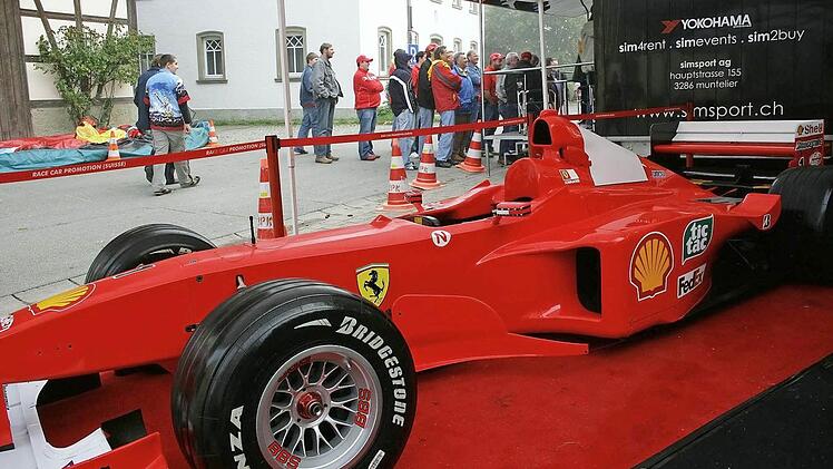Während das Rennen lief, spielte selbst ein Original-Rennwagen von Michael Schumacherr aus den 1990er-Jahren beim "Ferrari-Day" in Schederndorf nur eine Nebenrolle. Foto: Matthias Hoch/Archiv