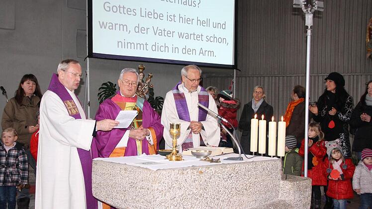 Bilder vom Besuch des Bischofs in Garitz. Fotos: Ralf Ruppert