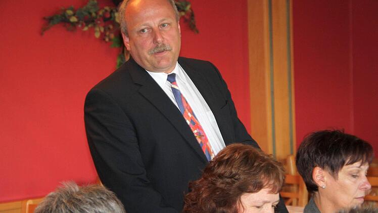 Enttäuschte Gesichter: Jürgen Karg mit Ehefrau Heidi (rechts). Foto: Jochen Nützel
