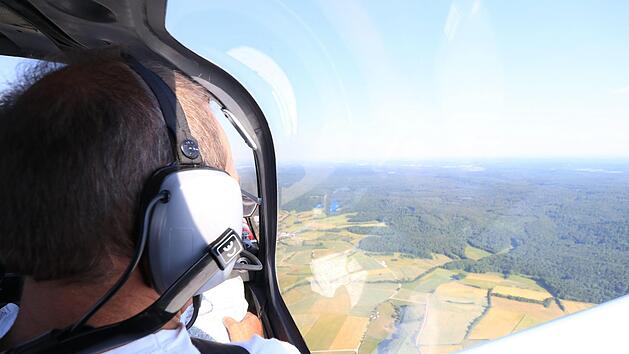 In den W&auml;ldern Frankens herrscht aktuell hohe Waldbrandgefahr. Deshalb werden die W&auml;lder aus der Luft beobachtet. Foto: Ferdinand Merzbach