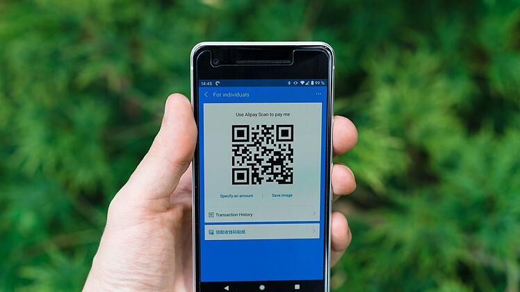 Würzburg: Dreiste Betrugsmasche - WVV warnt vor falschen QR-Code-Aufklebern an Parkscheinautomaten