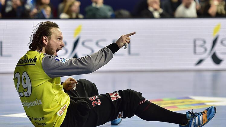 Mit 16 Paraden und 47 Prozent gehaltener W&uuml;rfe brachte Nikolas Katsigiannis die Angreifer der HSG Wetzlar zur Verzweiflung. Fotos: Zink