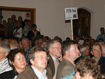 Mit über 300 Mitgliedern war der Saal des Gasthauses Michel in Untersteinbach bei der Jahresversammlung von "Unser Steigerwald" bis auf den letzten Stehplatz gefüllt. Ein zentrales Thema war die Schutzgebietsausweisung im Landkreis Bamberg.  Foto: Sabine Weinbeer
