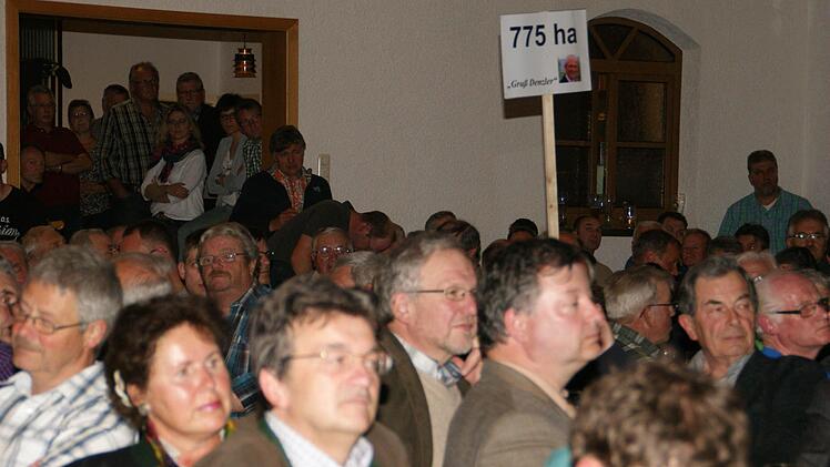 Mit über 300 Mitgliedern war der Saal des Gasthauses Michel in Untersteinbach bei der Jahresversammlung von "Unser Steigerwald" bis auf den letzten Stehplatz gefüllt. Ein zentrales Thema war die Schutzgebietsausweisung im Landkreis Bamberg.  Foto: Sabine Weinbeer