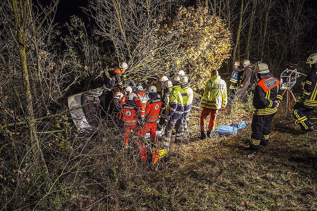 Haßfurt: Fahrer nach Unfall auf der A70 stundenlang eingeklemmt