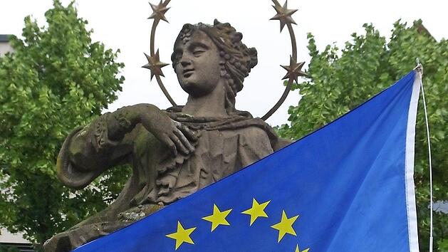 Europa-Fahne vor der Forchheimer Marienstatue Foto: privat