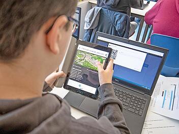 Damit das digitale Klassenzimmer Wirklichkeit werden kann, müssen die entsprechenden Geräte vorhanden sein.