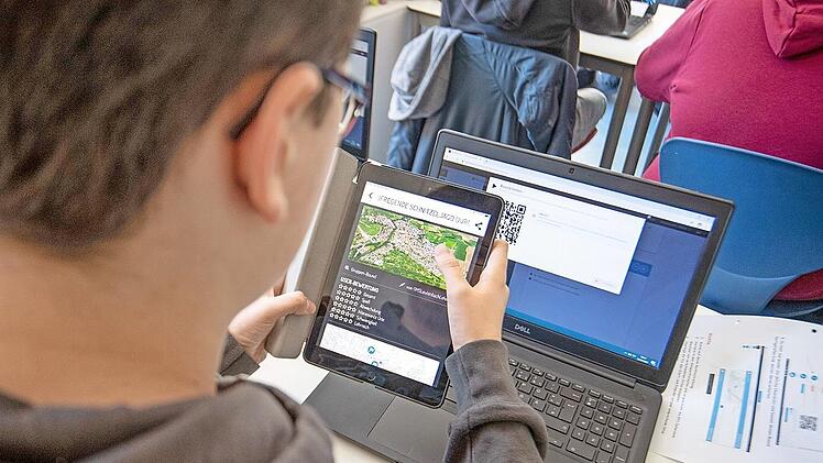 Damit das digitale Klassenzimmer Wirklichkeit werden kann, müssen die entsprechenden Geräte vorhanden sein.