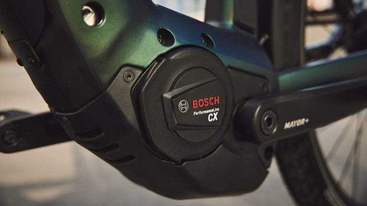 Hochwertige Trekking-E-Bikes verfügen über Marken-Motoren wie die von Bosch.