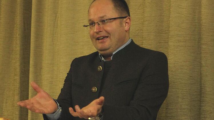 JU-Kreisvorsitzender Sebastian Stastny bei seiner Rede anlässlich des Fischessens in Kirchlauter.Fotos: Günther Geiling