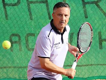 Mit seinem dritten Einzelsieg in der Bayernliga sicherte Roger Martin den Tennisparklern den Sieg in N&uuml;rnberg.  Foto: Thorsten Wagner
