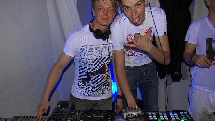 Das frisch gegründete DJ-Duo aus Sebastian Porada (rechts) und Tobias Rehm im Jahr 2010. Foto: privat